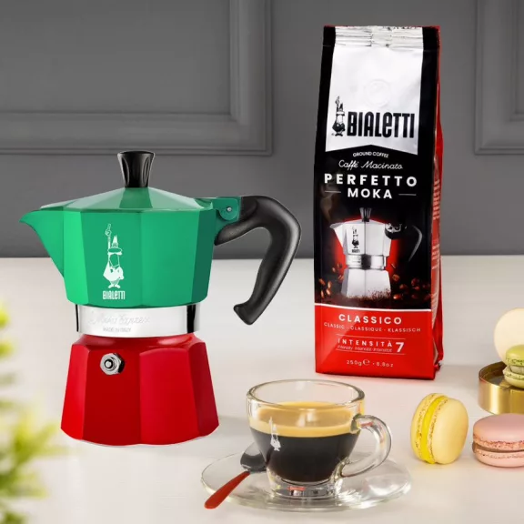 Bialetti Moka Express Tricolore kotyogós kávéfőző, 3 személyes Bialetti Moka Express Tricolore kotyogós kávéfőző, 3 személyes