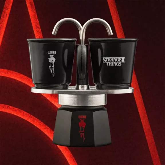 Bialetti Stranger Things Mini Express kotyogós kávéfőző, 2 személyes Bialetti Stranger Things Mini Express kotyogós kávéfőző, 2 személyes
