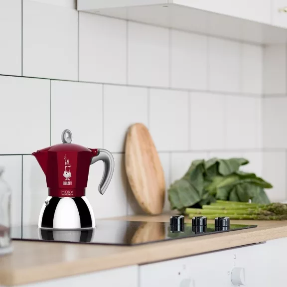 Bialetti Moka Induction kotyogós kávéfőző piros, 2 személyes Bialetti Moka Induction kotyogós kávéfőző piros, 2 személyes